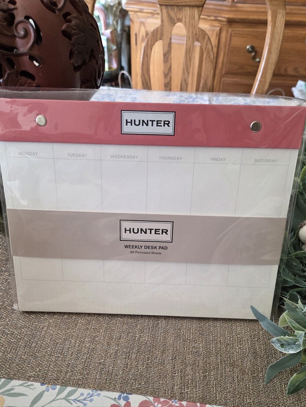 Hunter Weekly Desk Pad in Pink and White